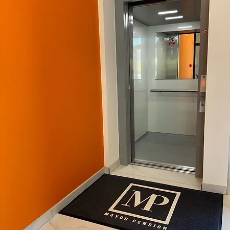 Mayor בית הארחה